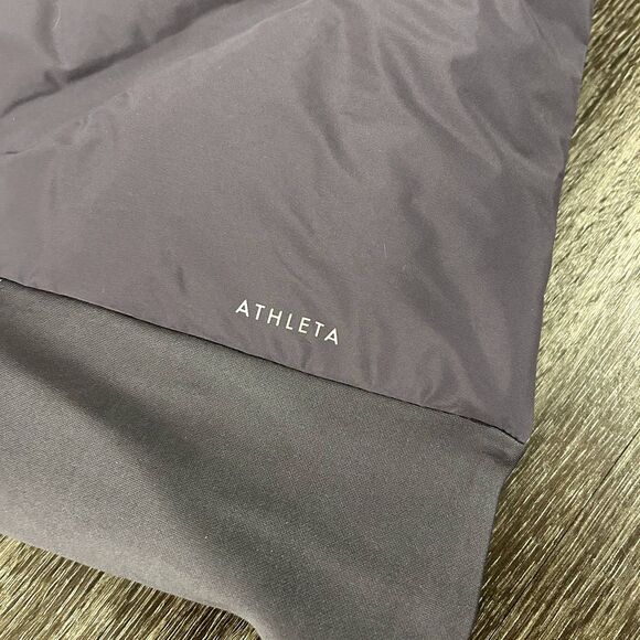 Athleta Inlet Jacket Nightfall Purple Size Medium Hood Insulated Puffer Stretch - Picture 11 of 12